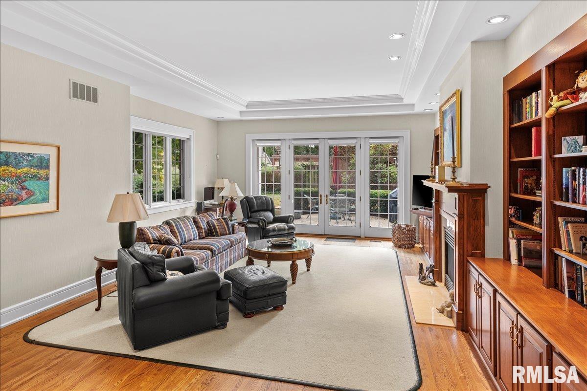 1520 W South Grand Avenue