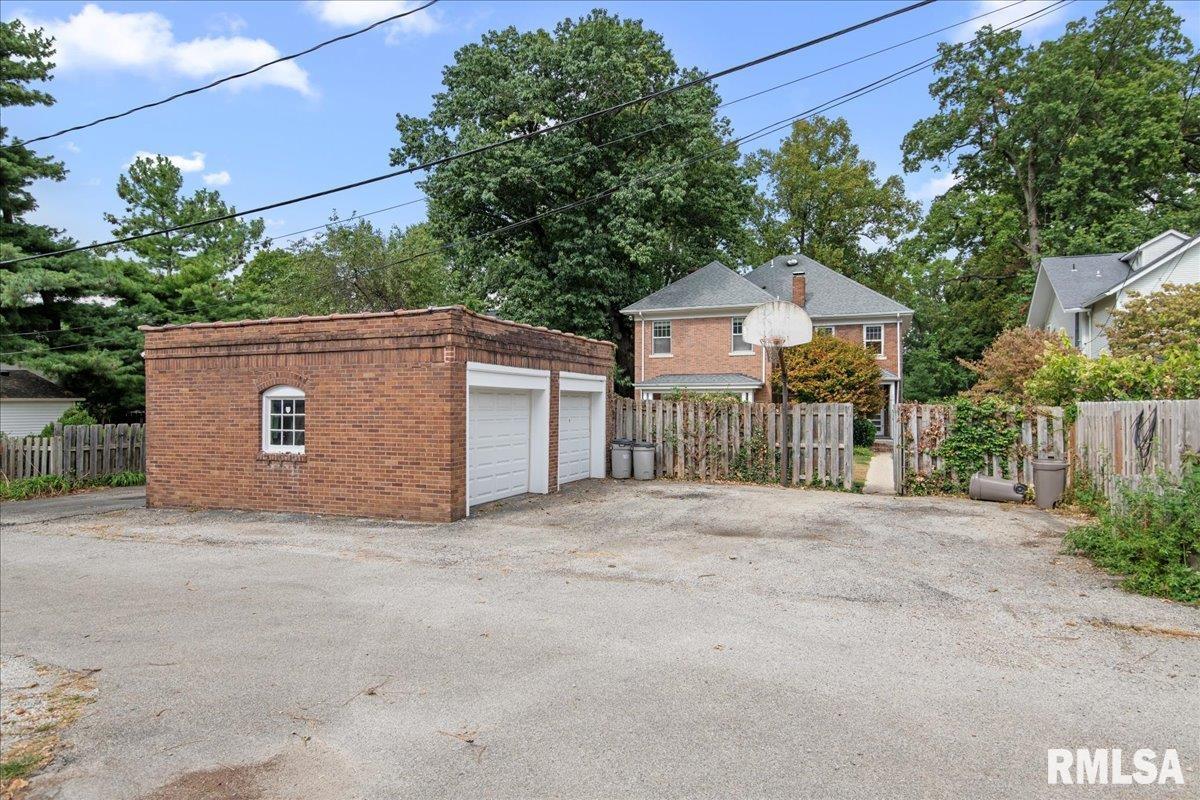 1520 W South Grand Avenue