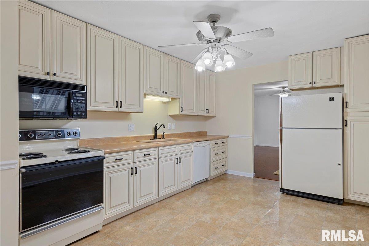 25 ELM TREE Court