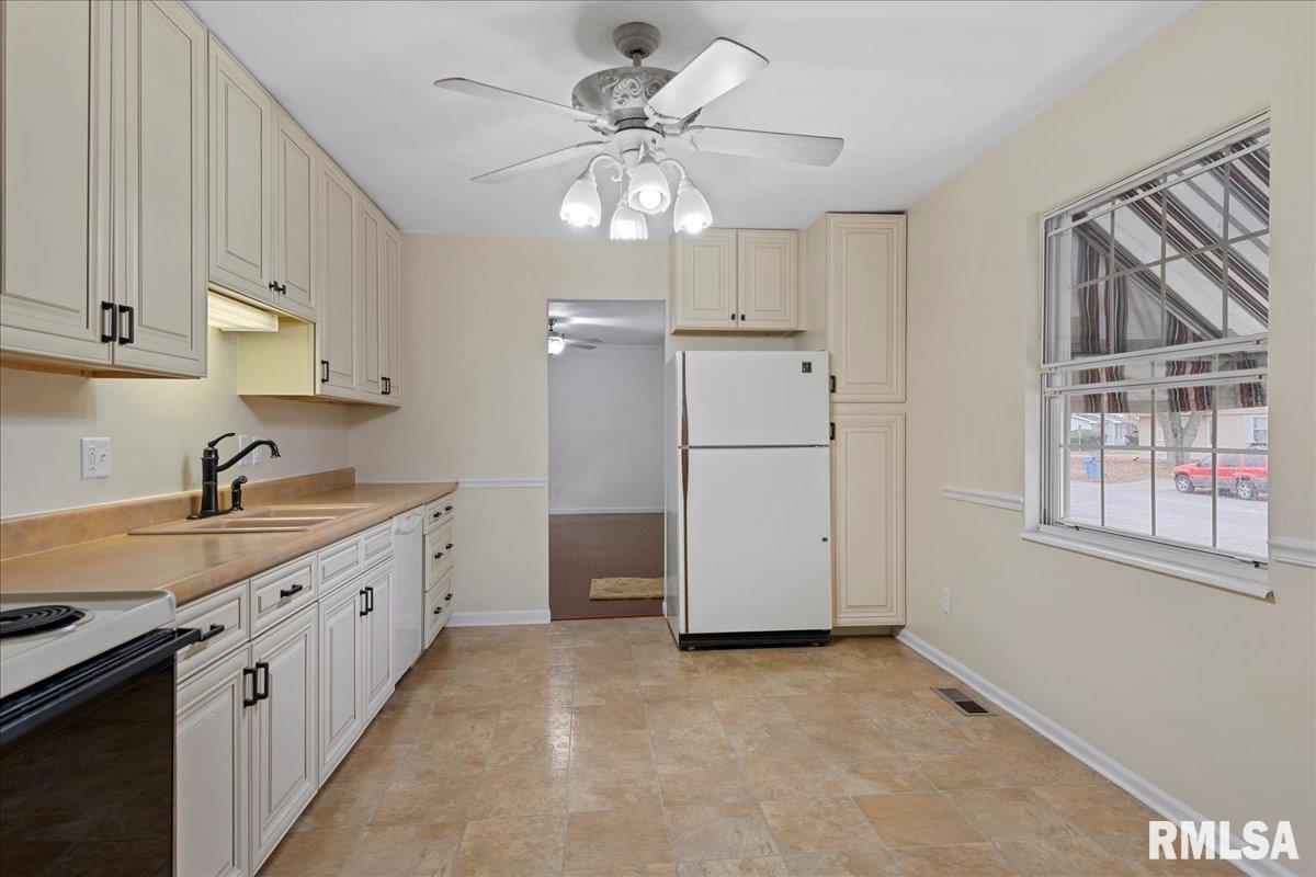 25 ELM TREE Court