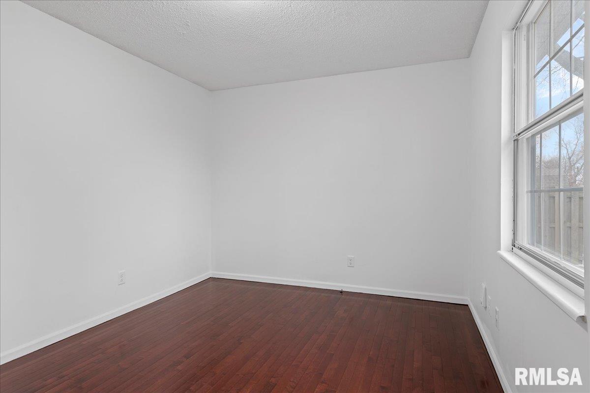 25 ELM TREE Court