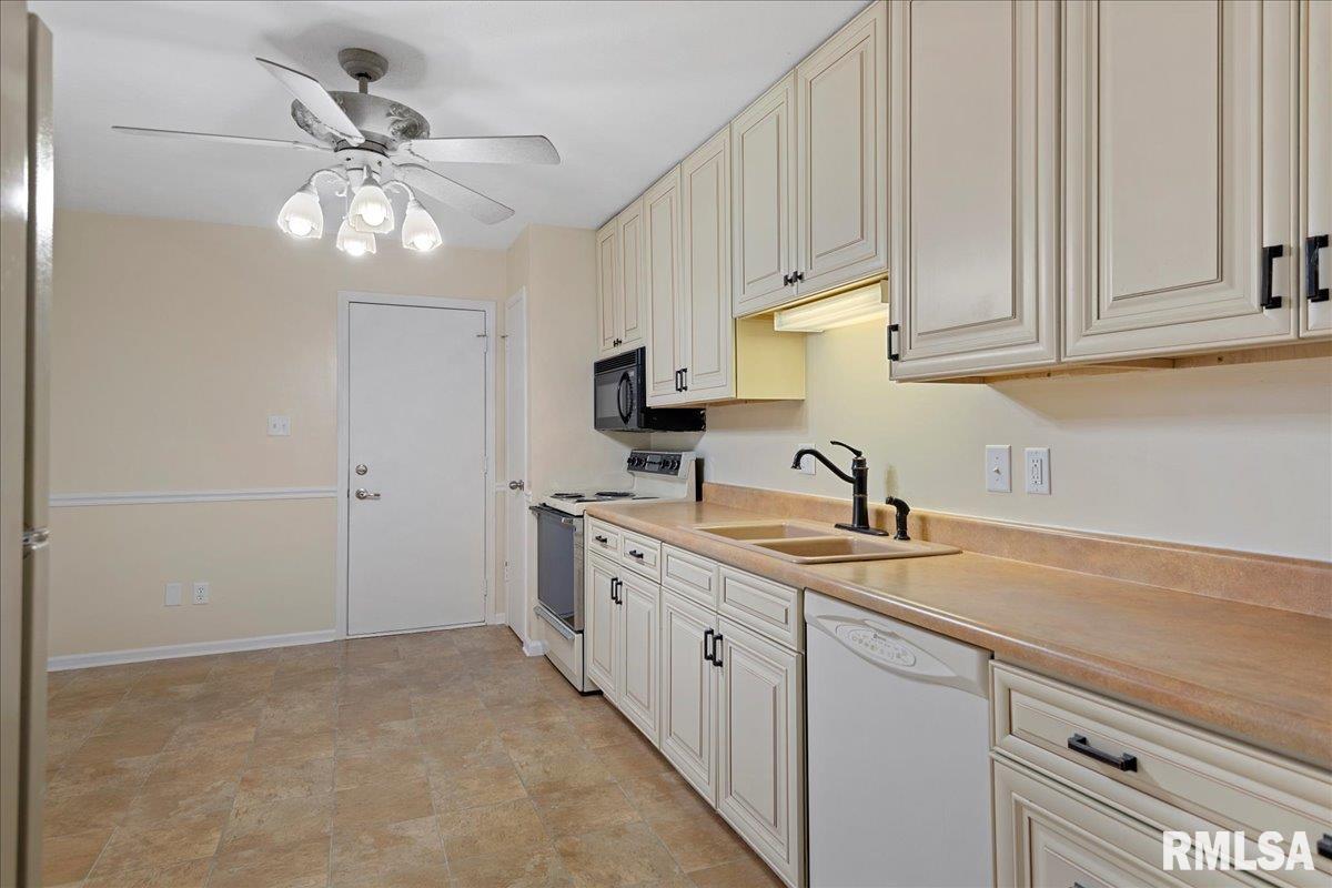 25 ELM TREE Court