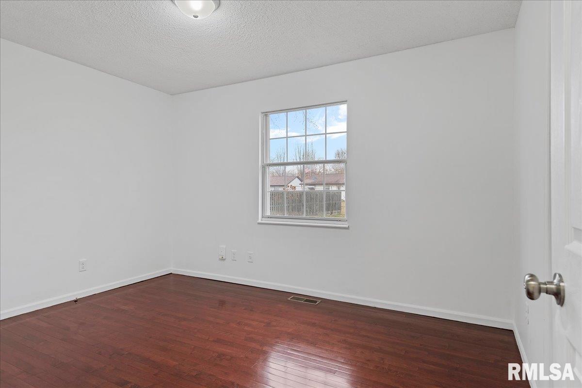 25 ELM TREE Court