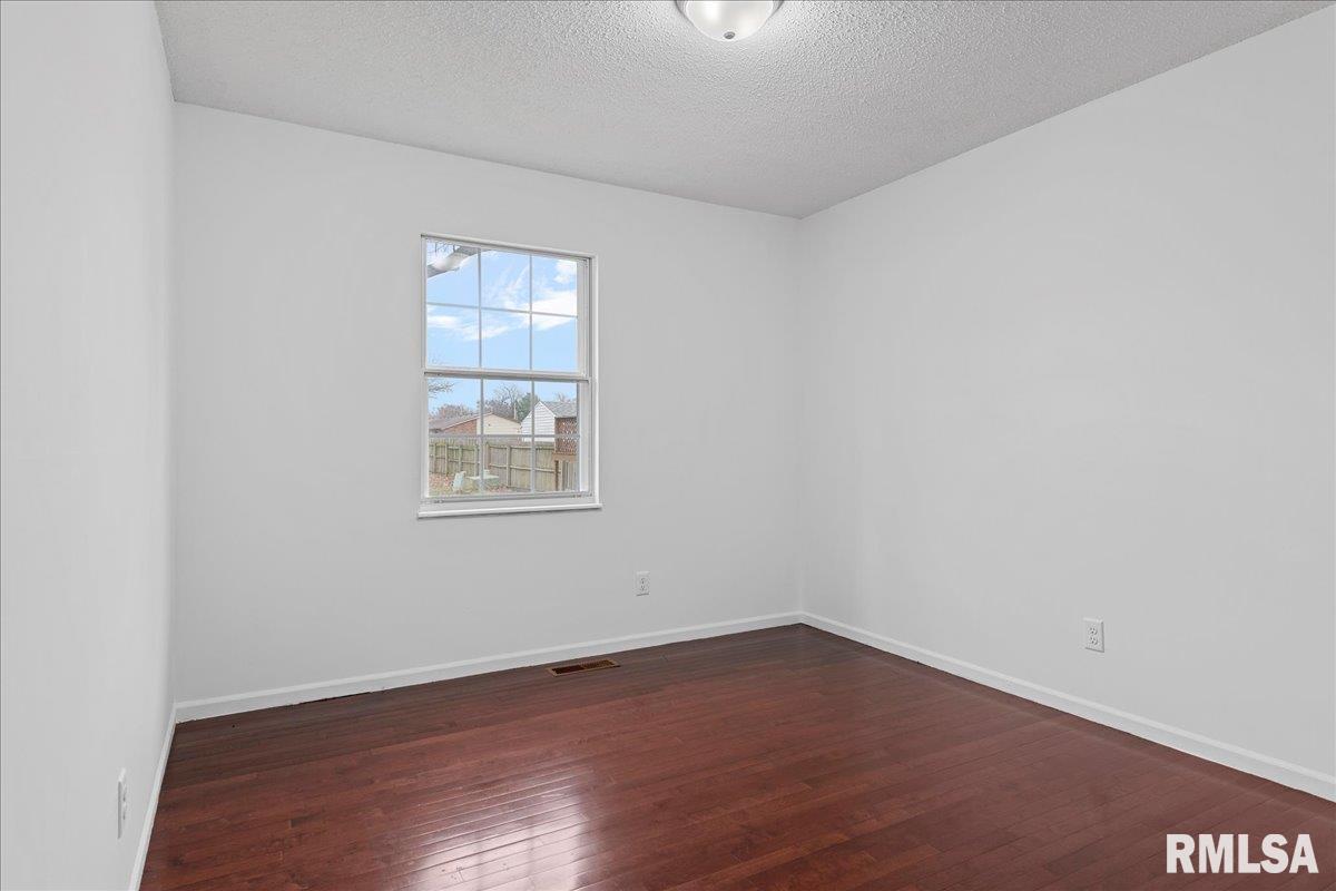 25 ELM TREE Court