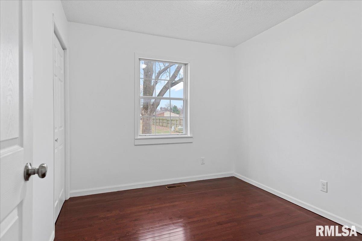25 ELM TREE Court