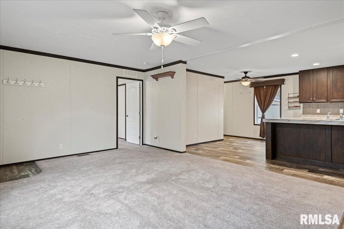 3725 N PEORIA Road Unit: 203