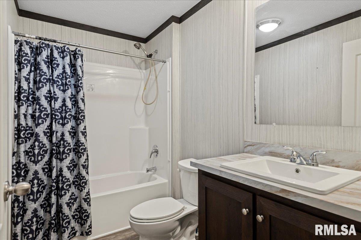 3725 N PEORIA Road Unit: 203