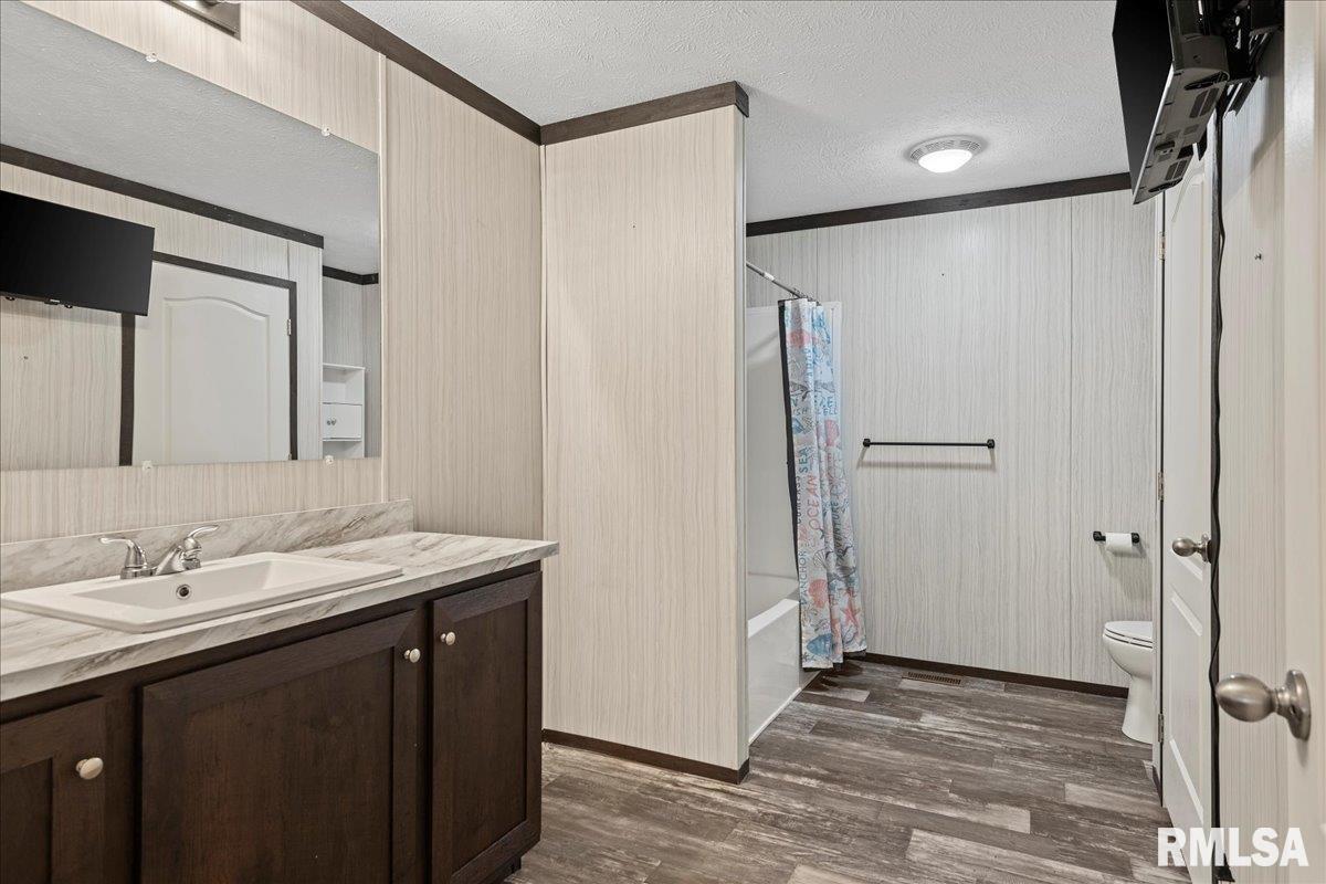 3725 N PEORIA Road Unit: 203