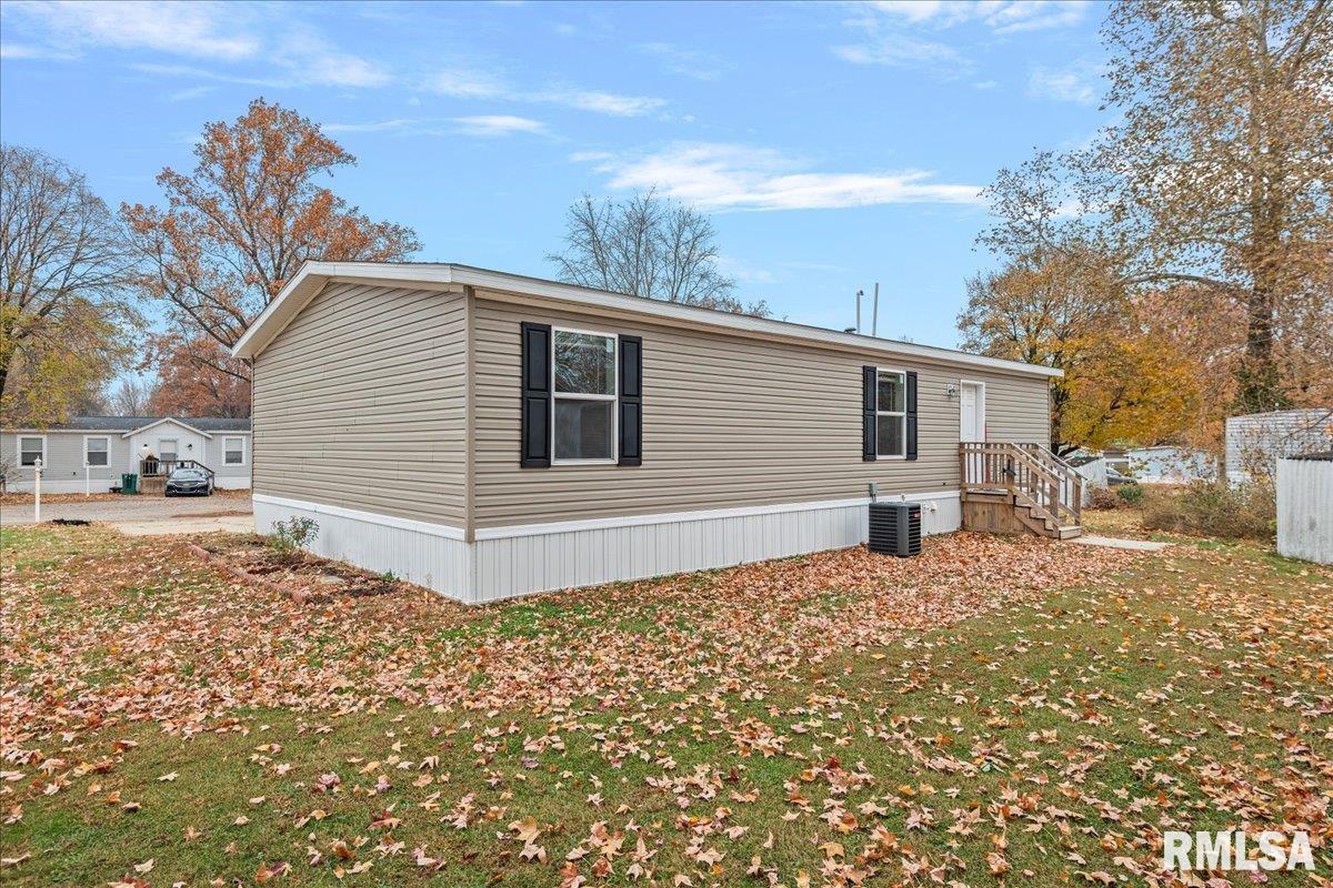 3725 N PEORIA Road Unit: 203