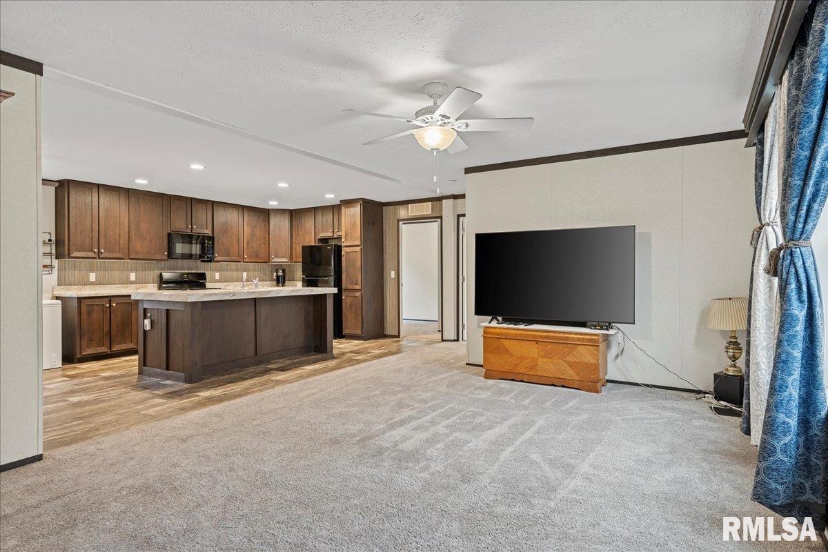 3725 N PEORIA Road Unit: 203