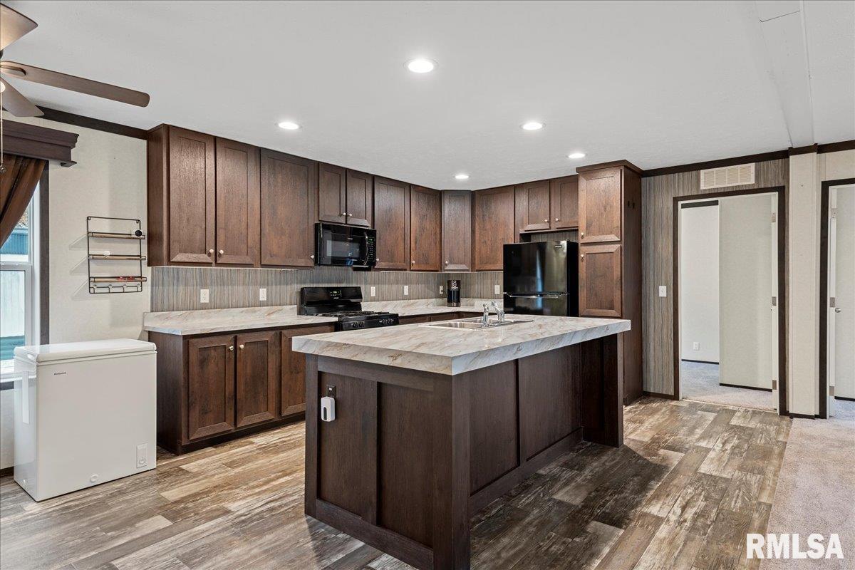 3725 N PEORIA Road Unit: 203