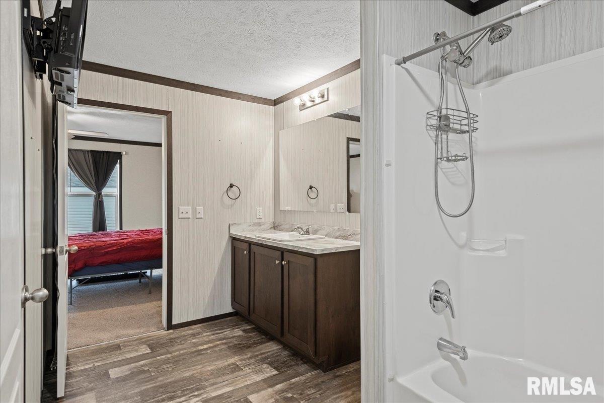 3725 N PEORIA Road Unit: 203