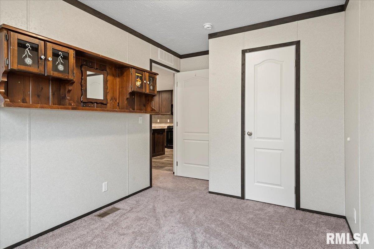 3725 N PEORIA Road Unit: 203