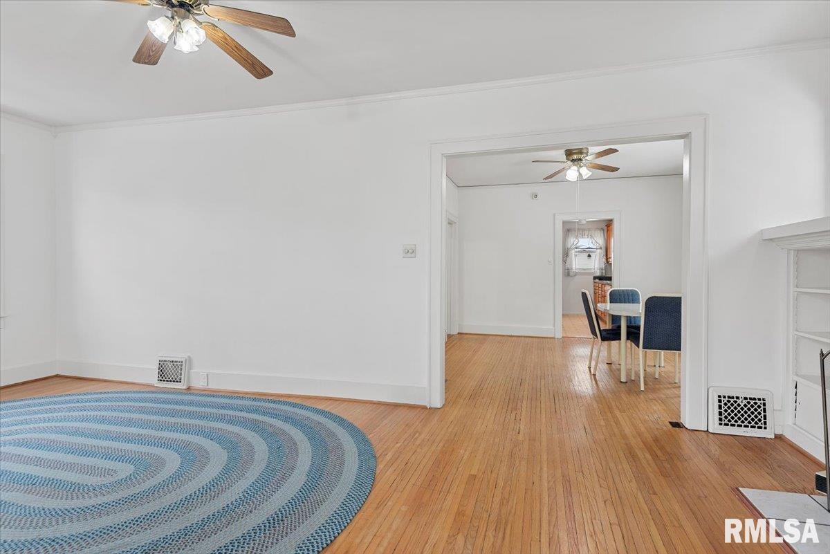 720 W FAYETTE Avenue