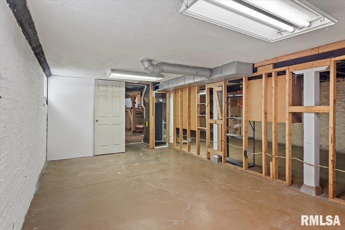 720 W FAYETTE Avenue