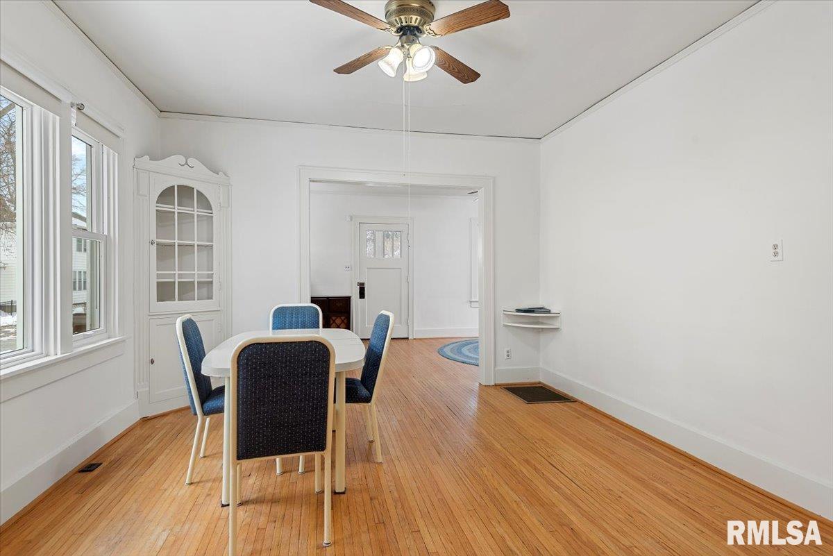 720 W FAYETTE Avenue