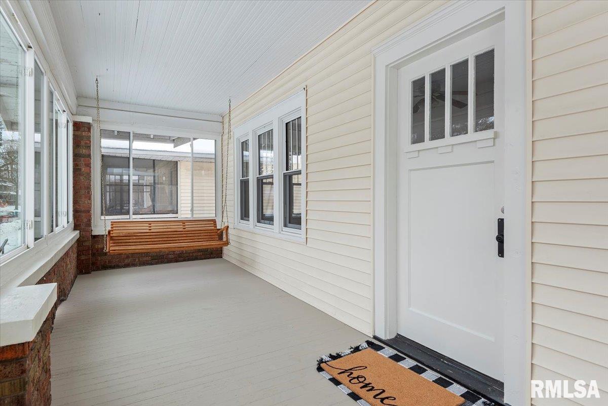 720 W FAYETTE Avenue