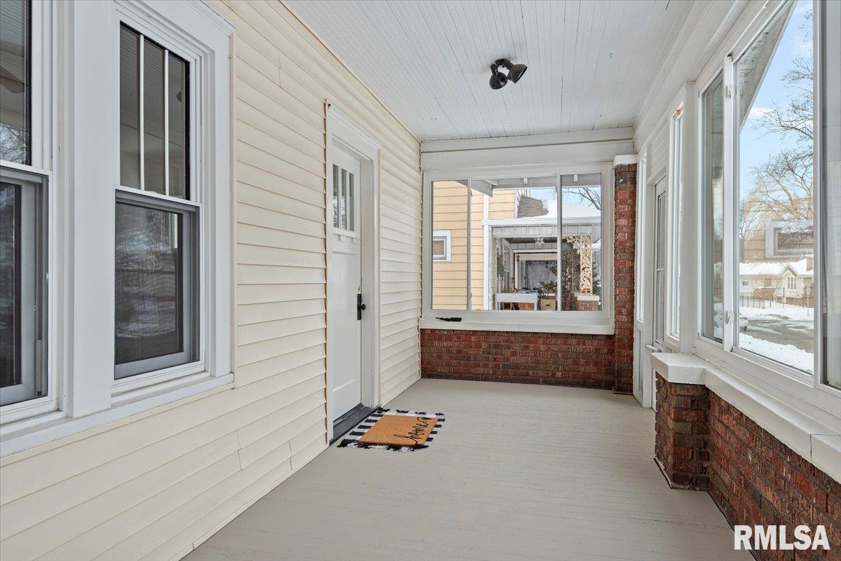 720 W FAYETTE Avenue