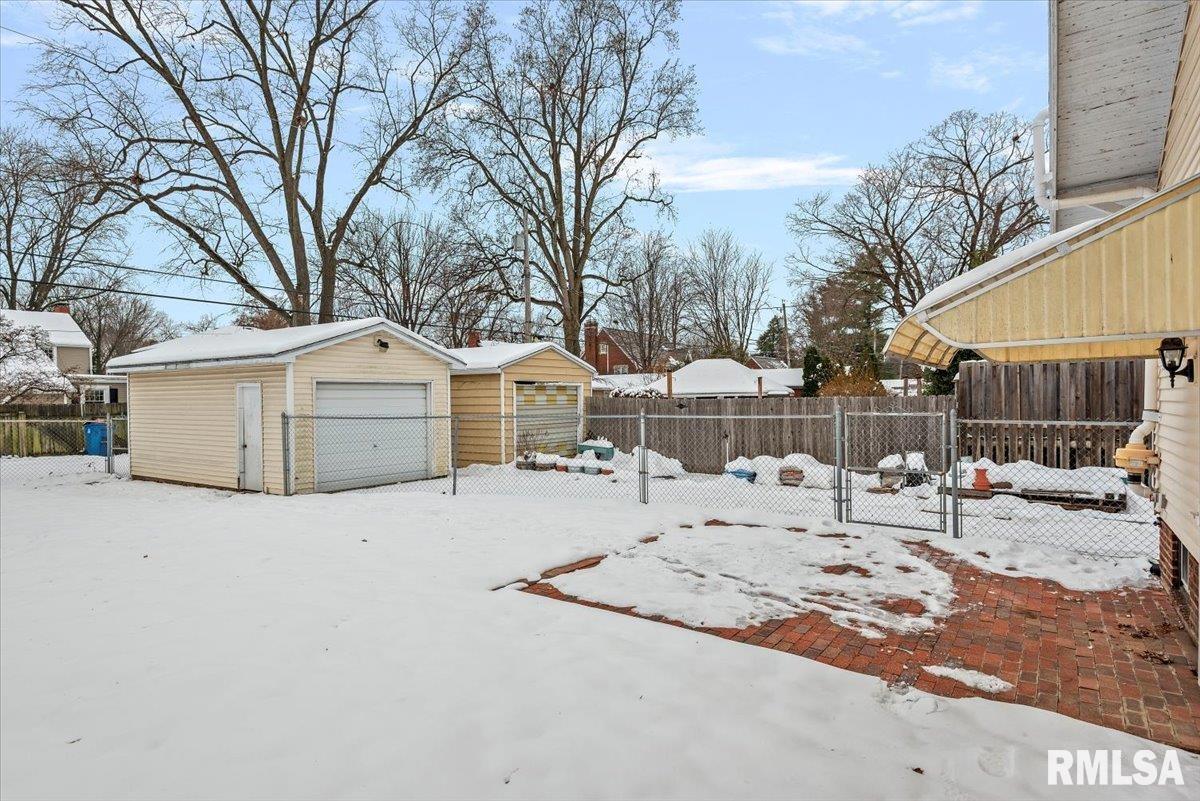 720 W FAYETTE Avenue