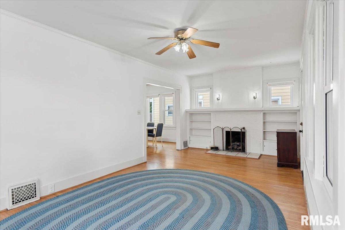 720 W FAYETTE Avenue