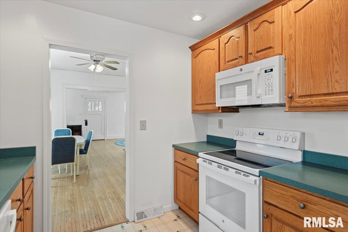 720 W FAYETTE Avenue