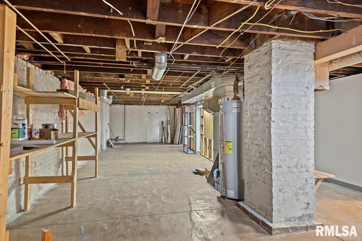 720 W FAYETTE Avenue