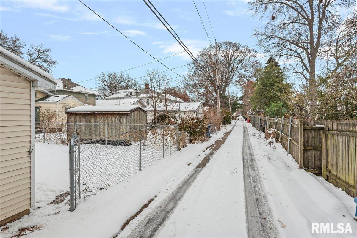 720 W FAYETTE Avenue