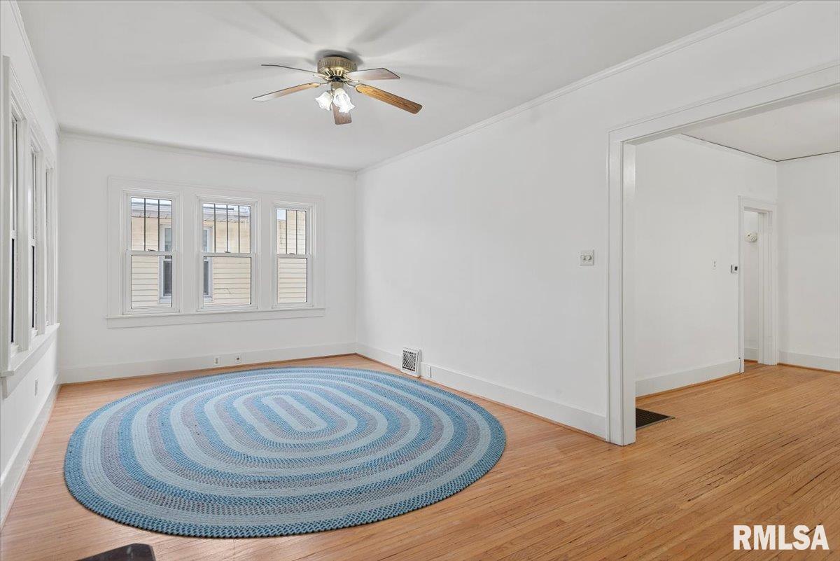 720 W FAYETTE Avenue