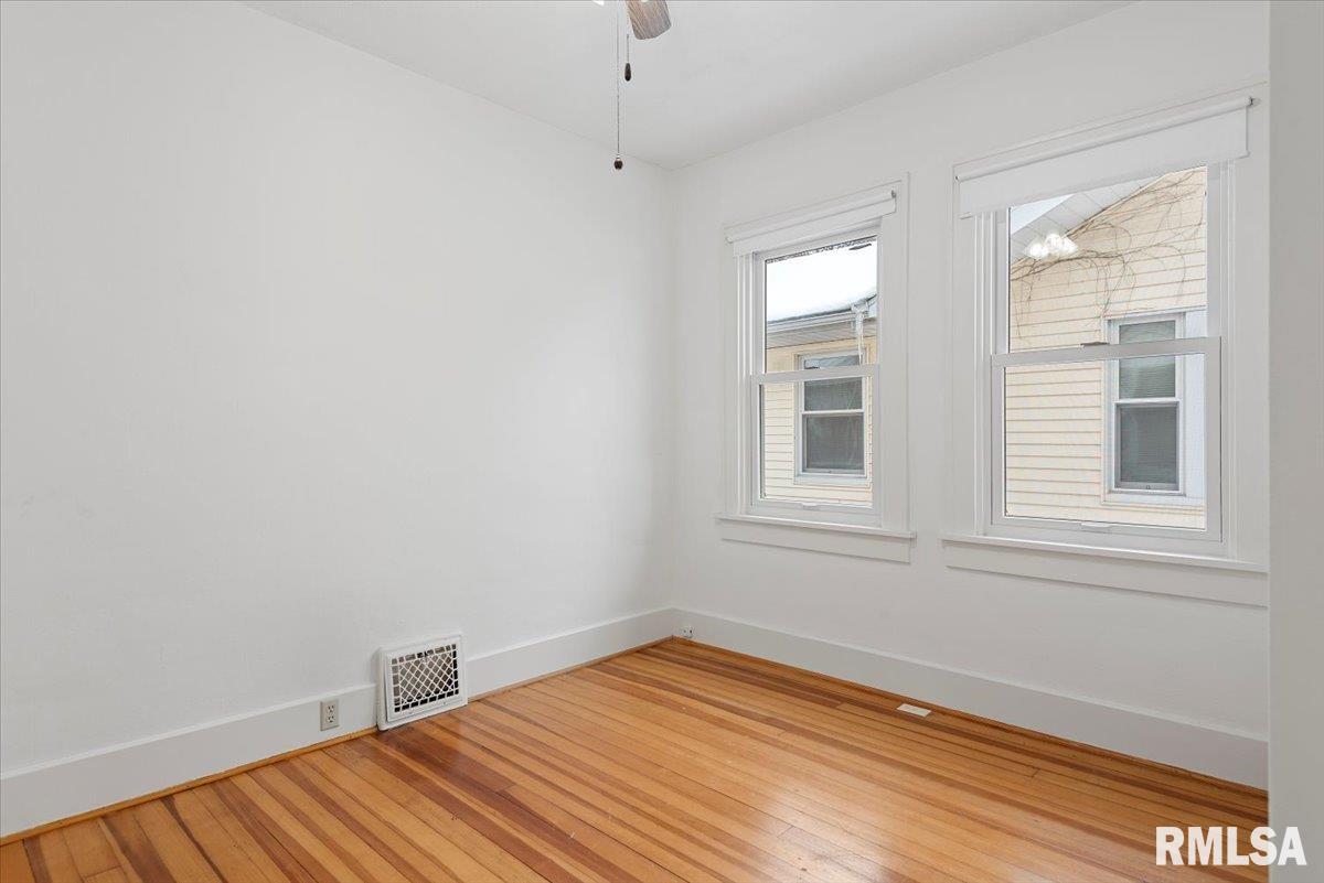 720 W FAYETTE Avenue