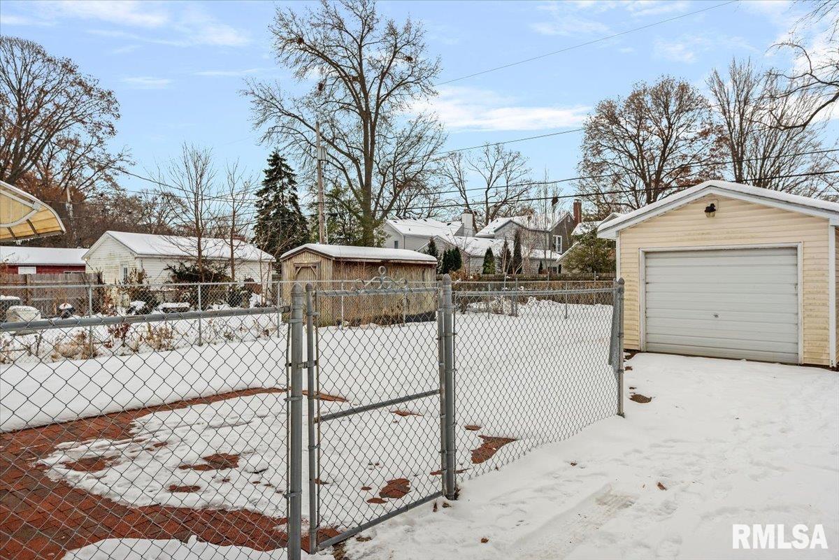 720 W FAYETTE Avenue