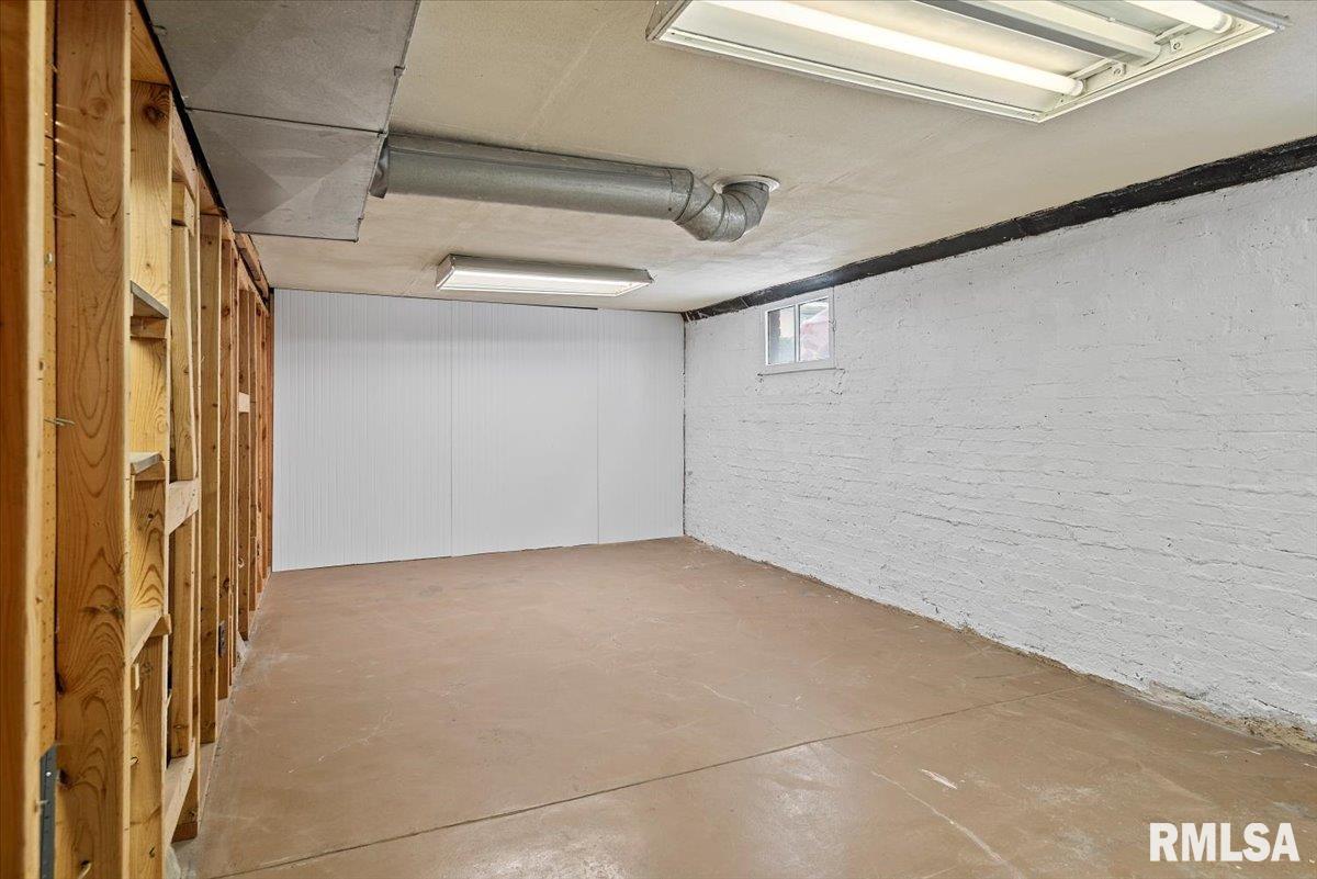 720 W FAYETTE Avenue