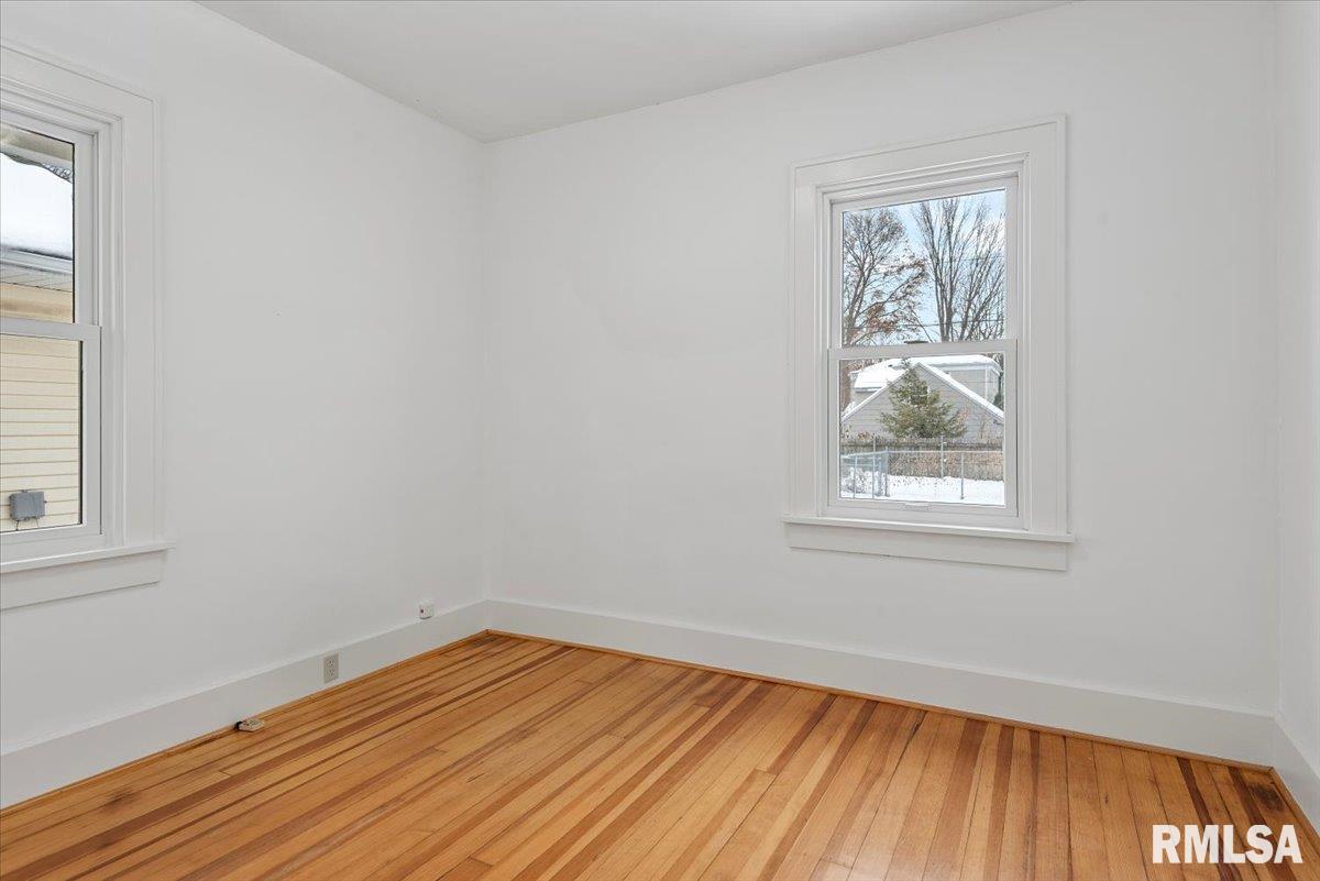 720 W FAYETTE Avenue