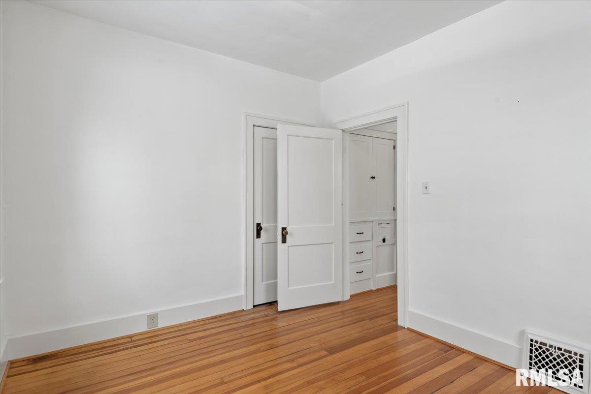 720 W FAYETTE Avenue