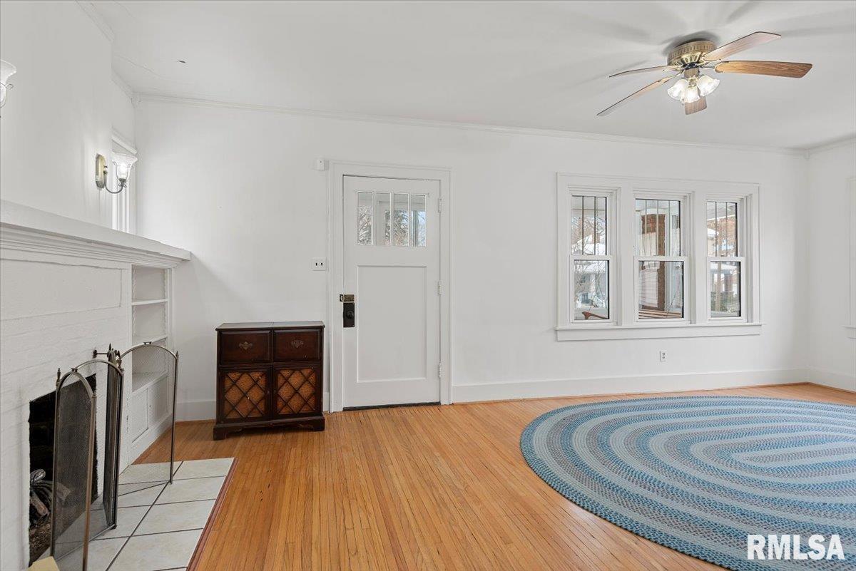 720 W FAYETTE Avenue