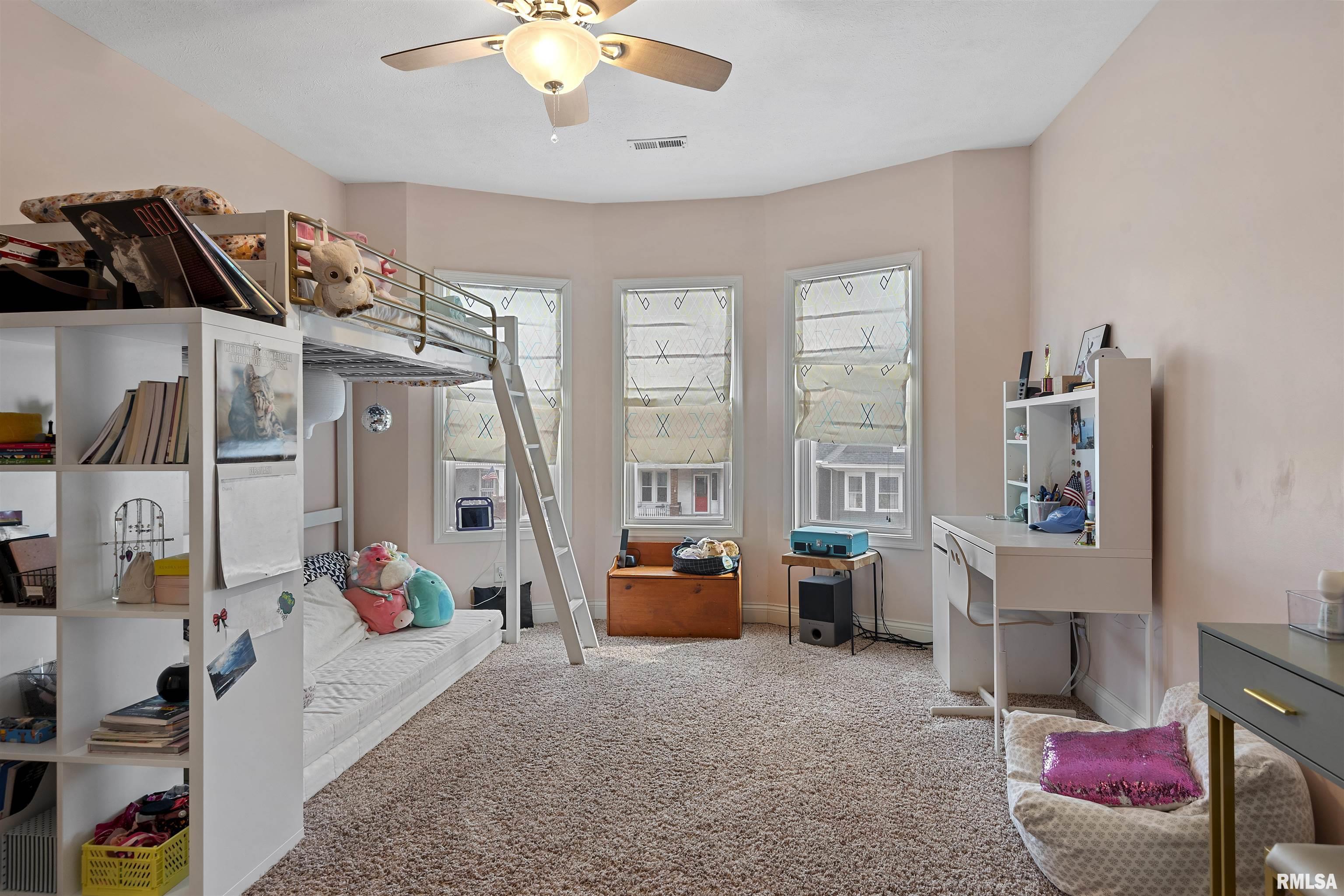 709 S DOUGLAS Avenue