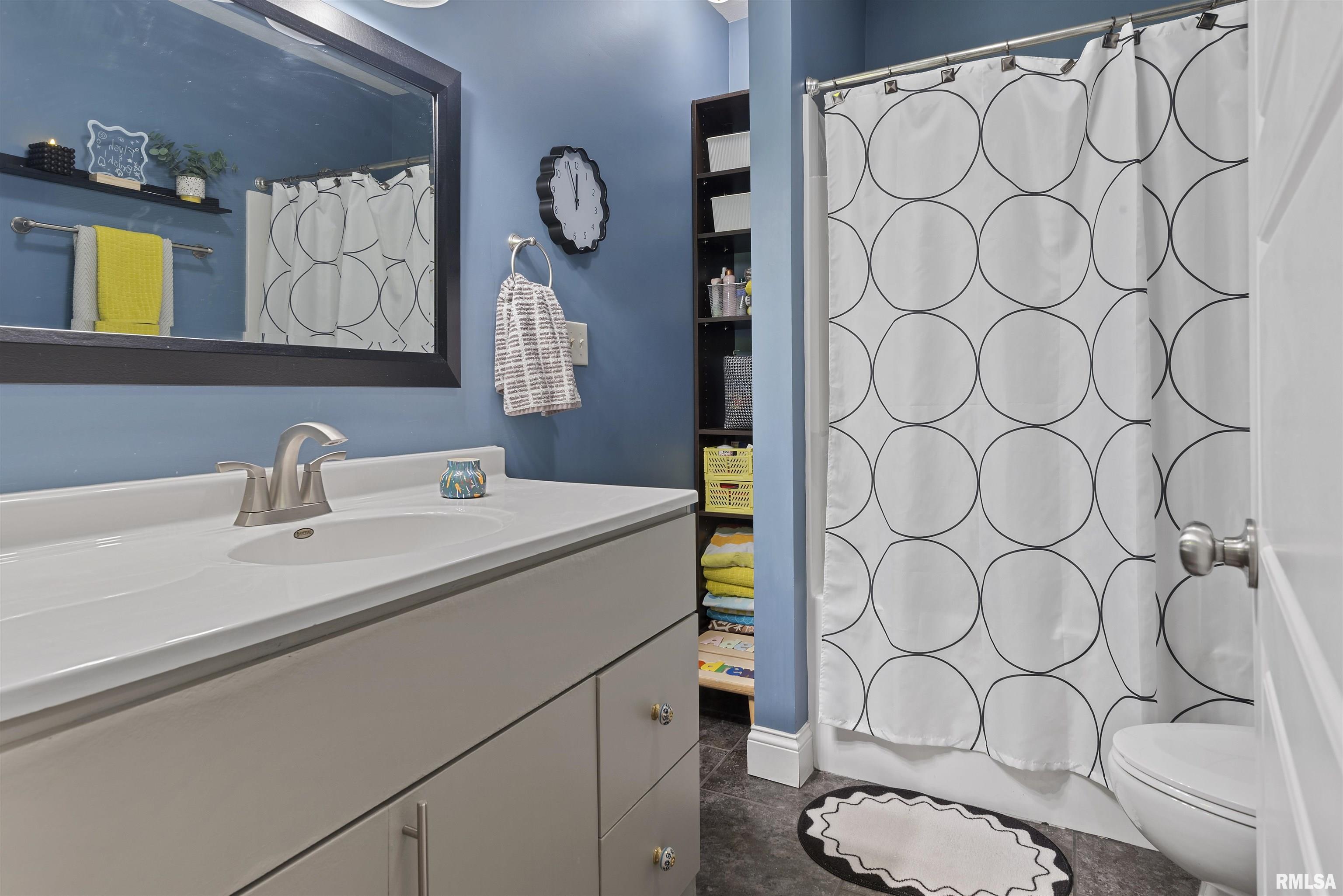 709 S DOUGLAS Avenue