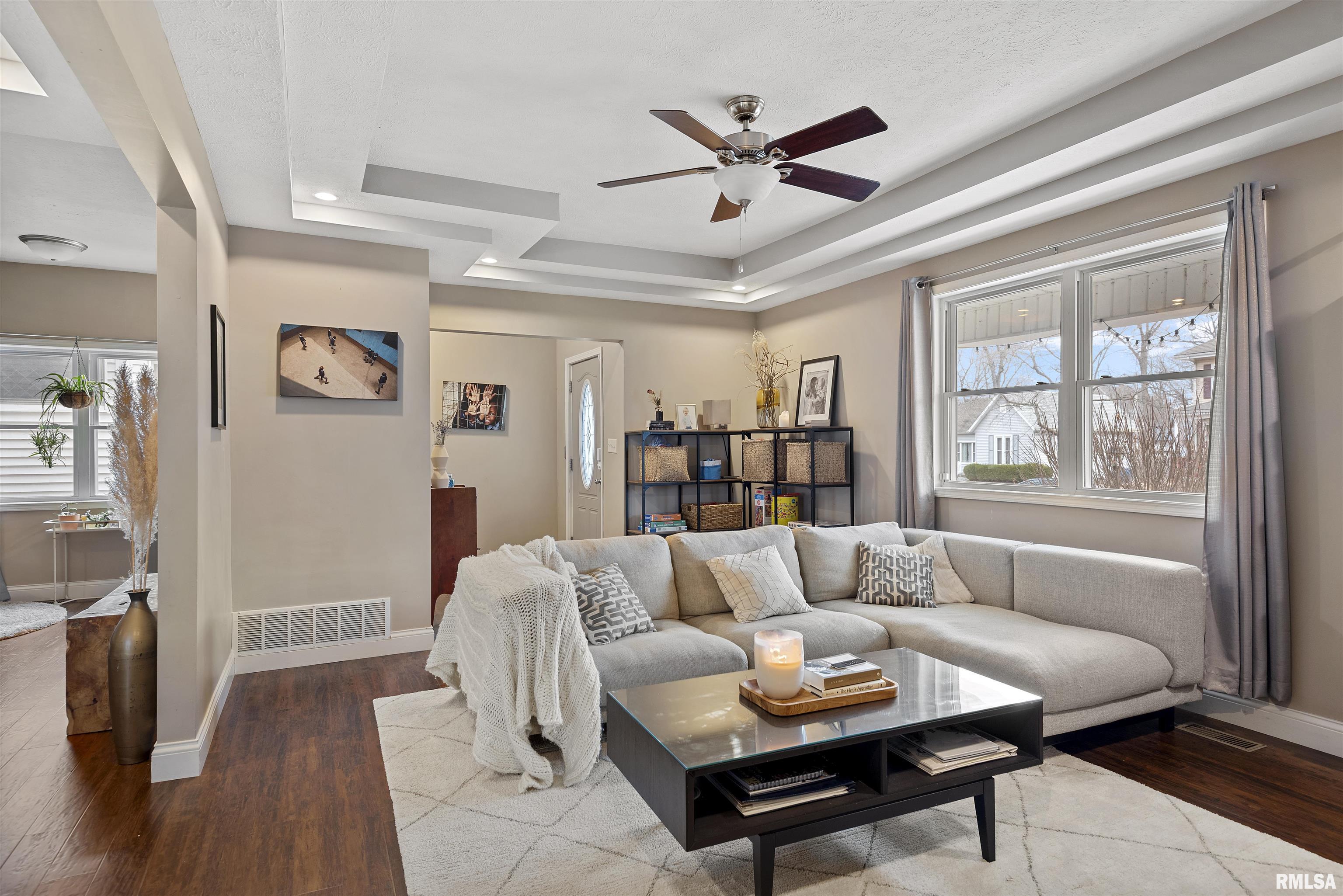 709 S DOUGLAS Avenue