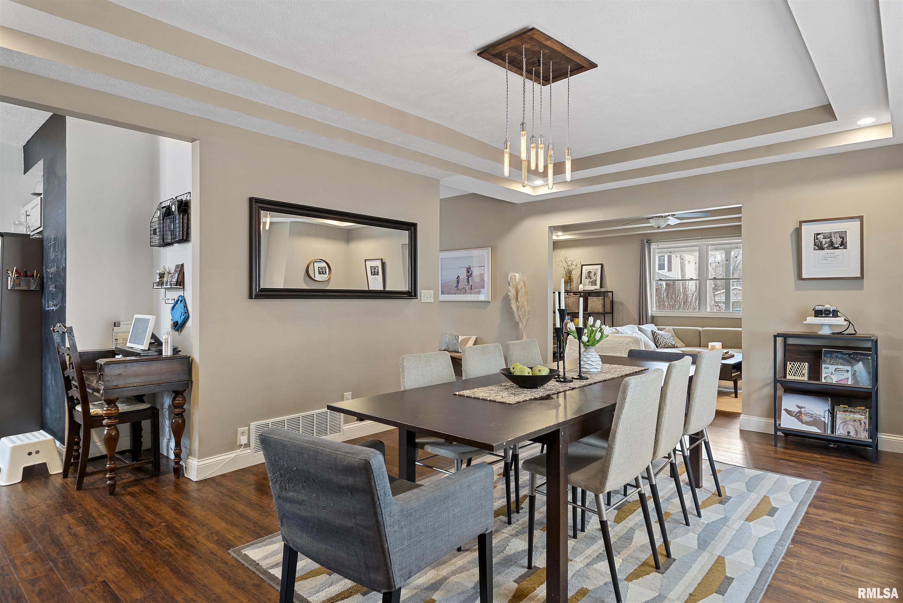 709 S DOUGLAS Avenue