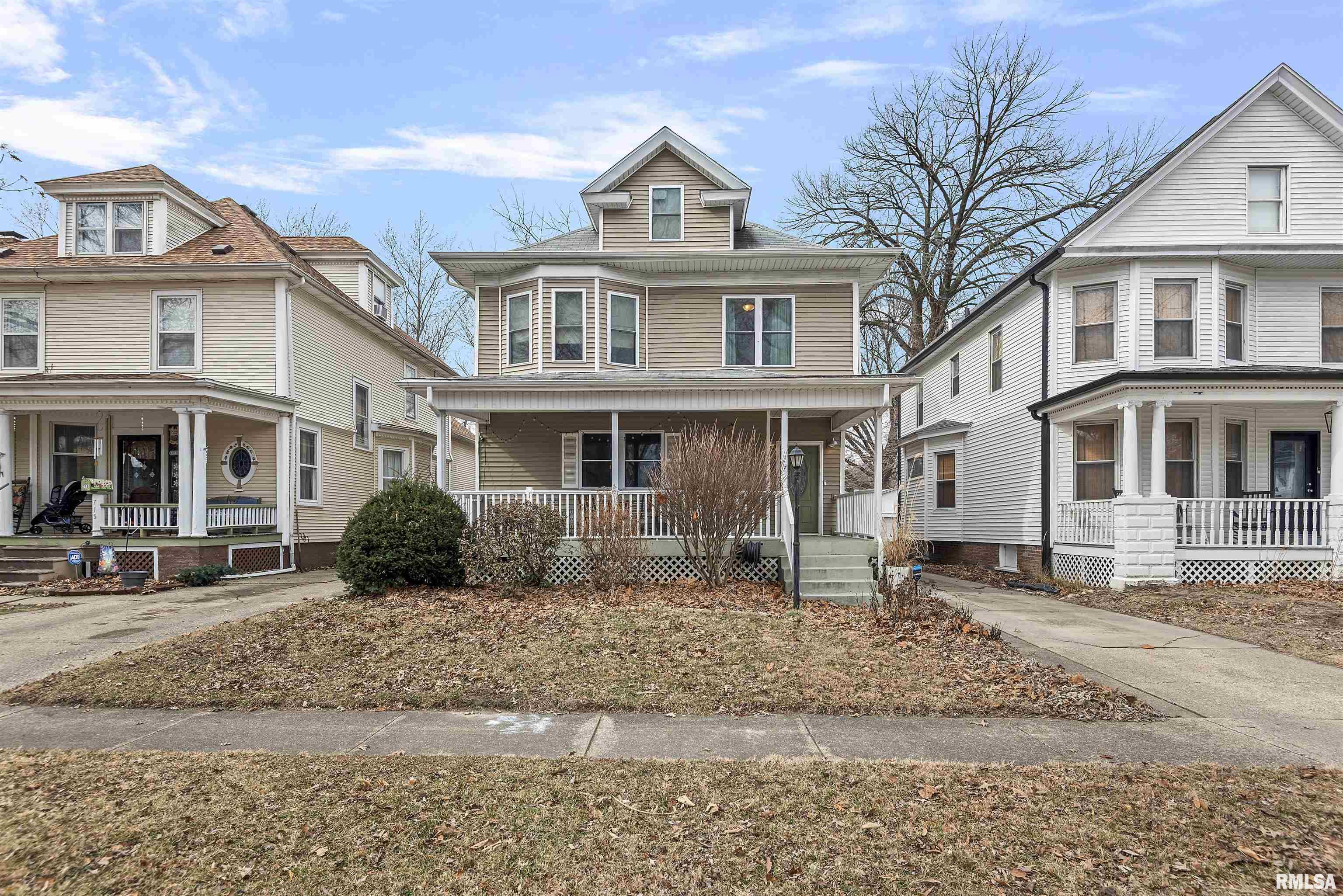 709 S DOUGLAS Avenue