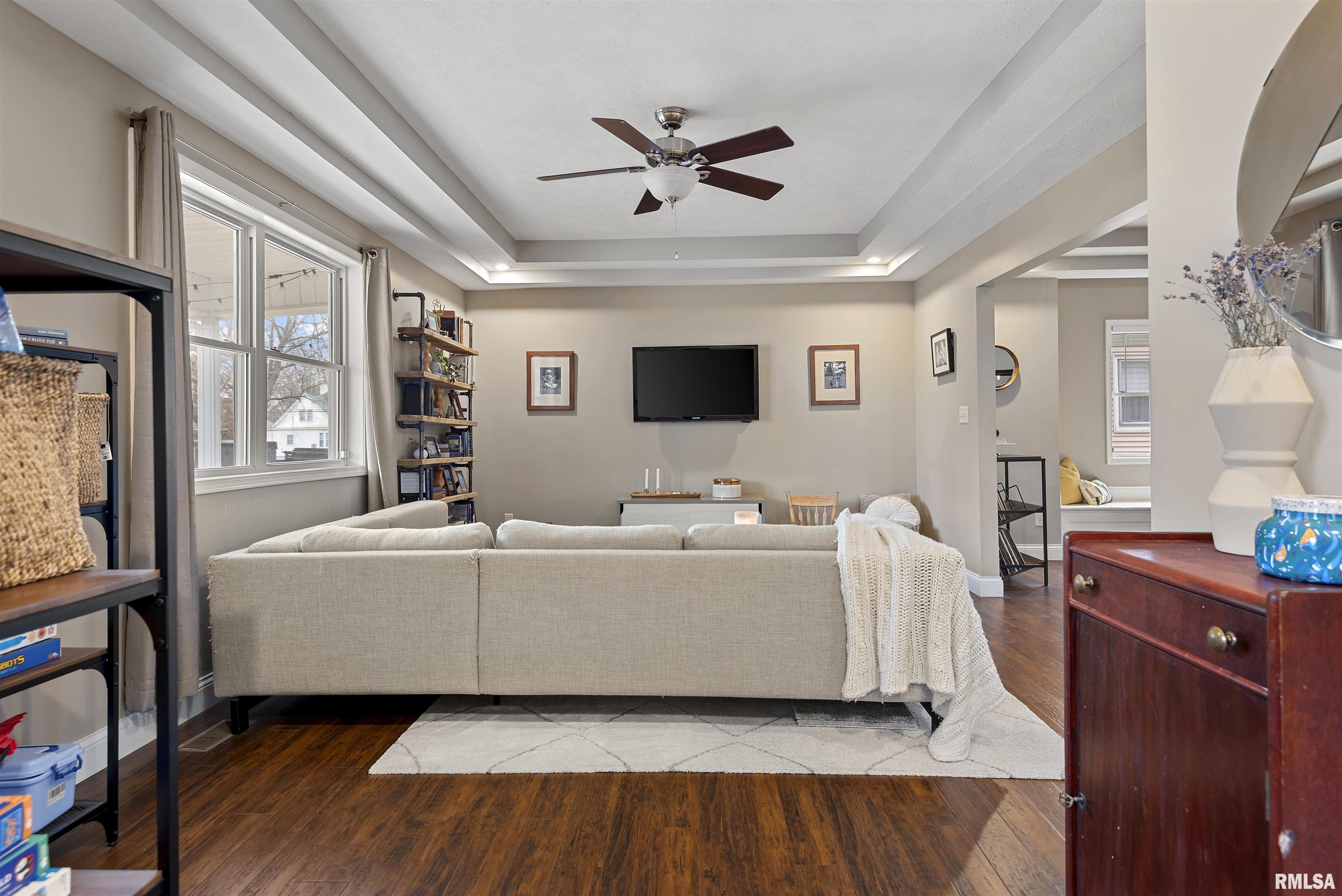 709 S DOUGLAS Avenue