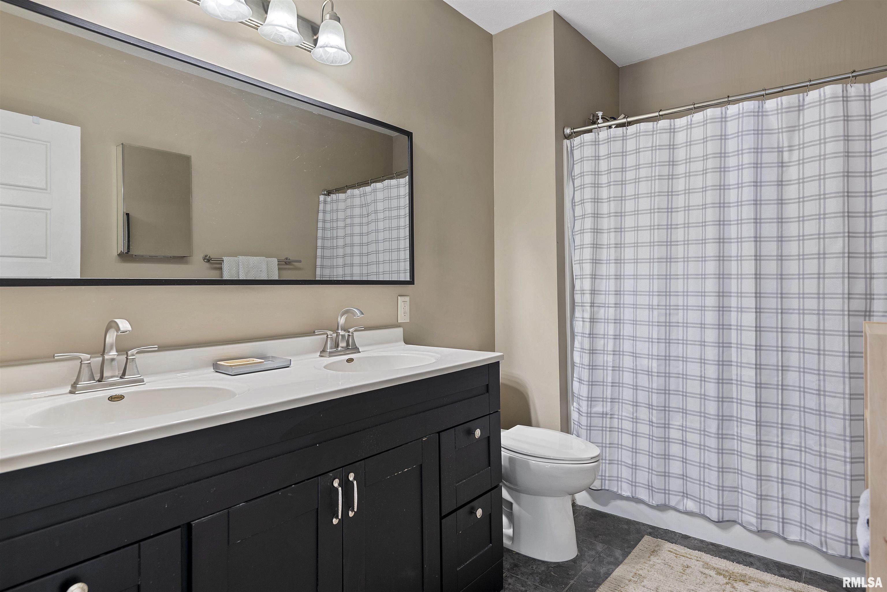 709 S DOUGLAS Avenue