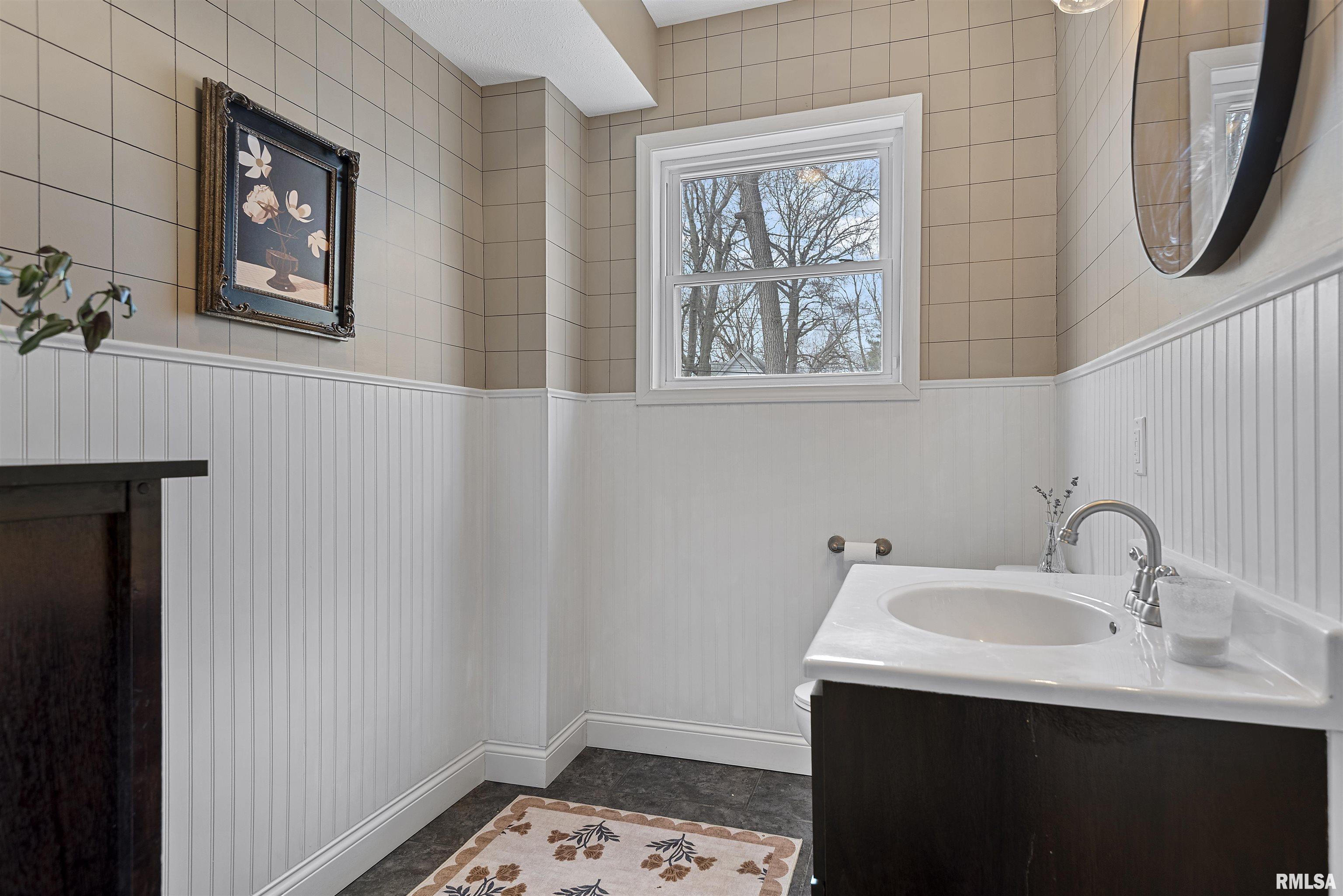 709 S DOUGLAS Avenue