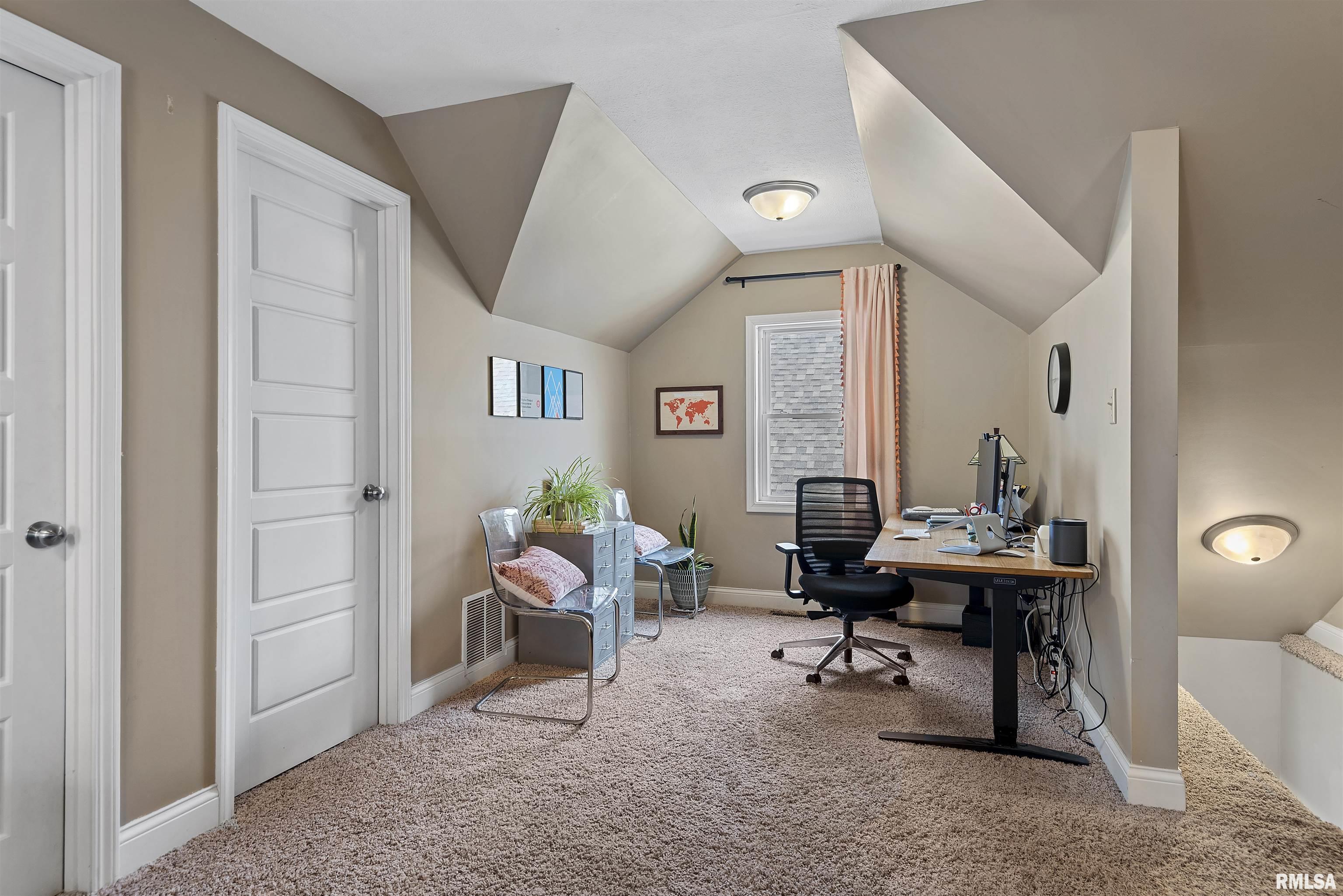 709 S DOUGLAS Avenue