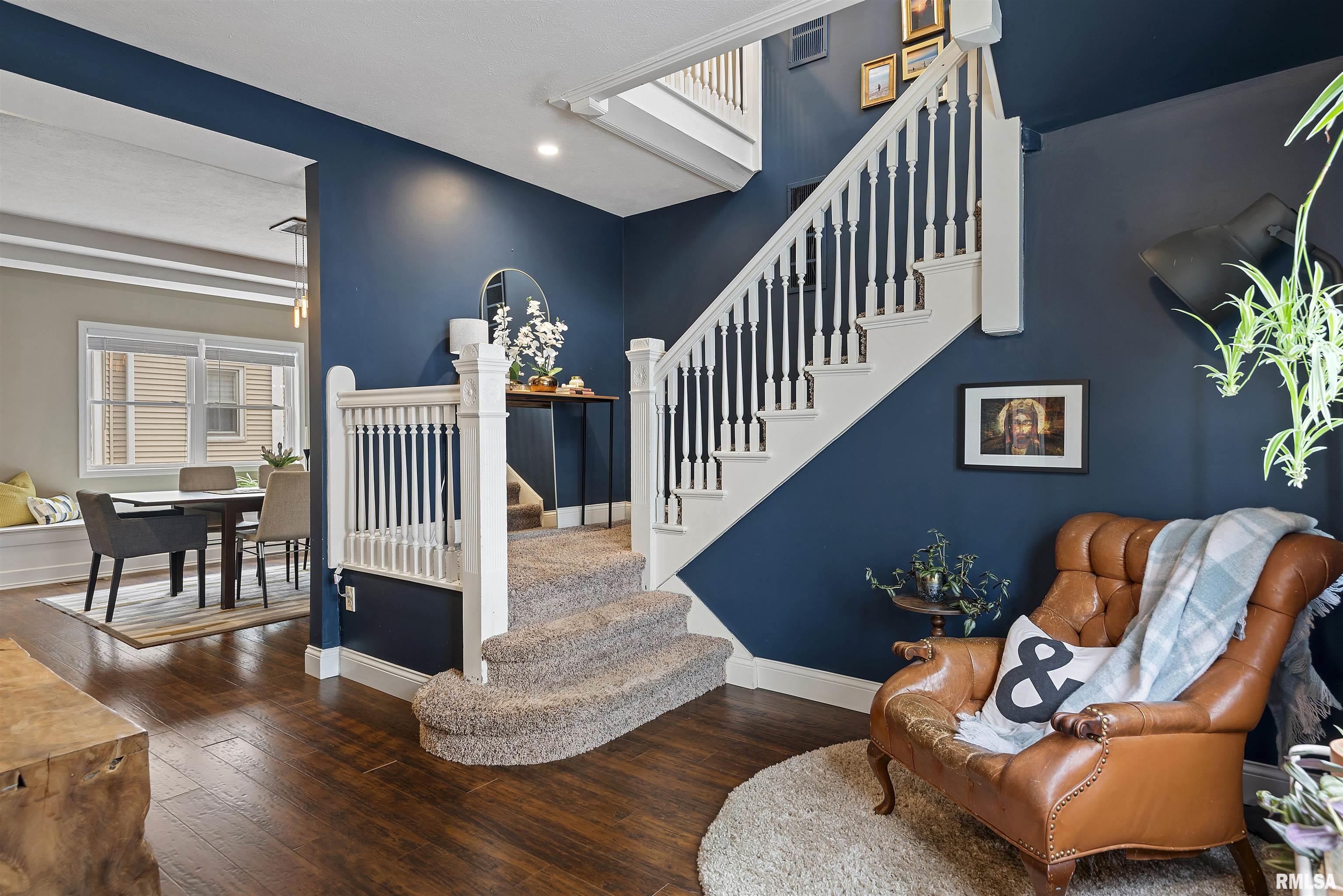 709 S DOUGLAS Avenue