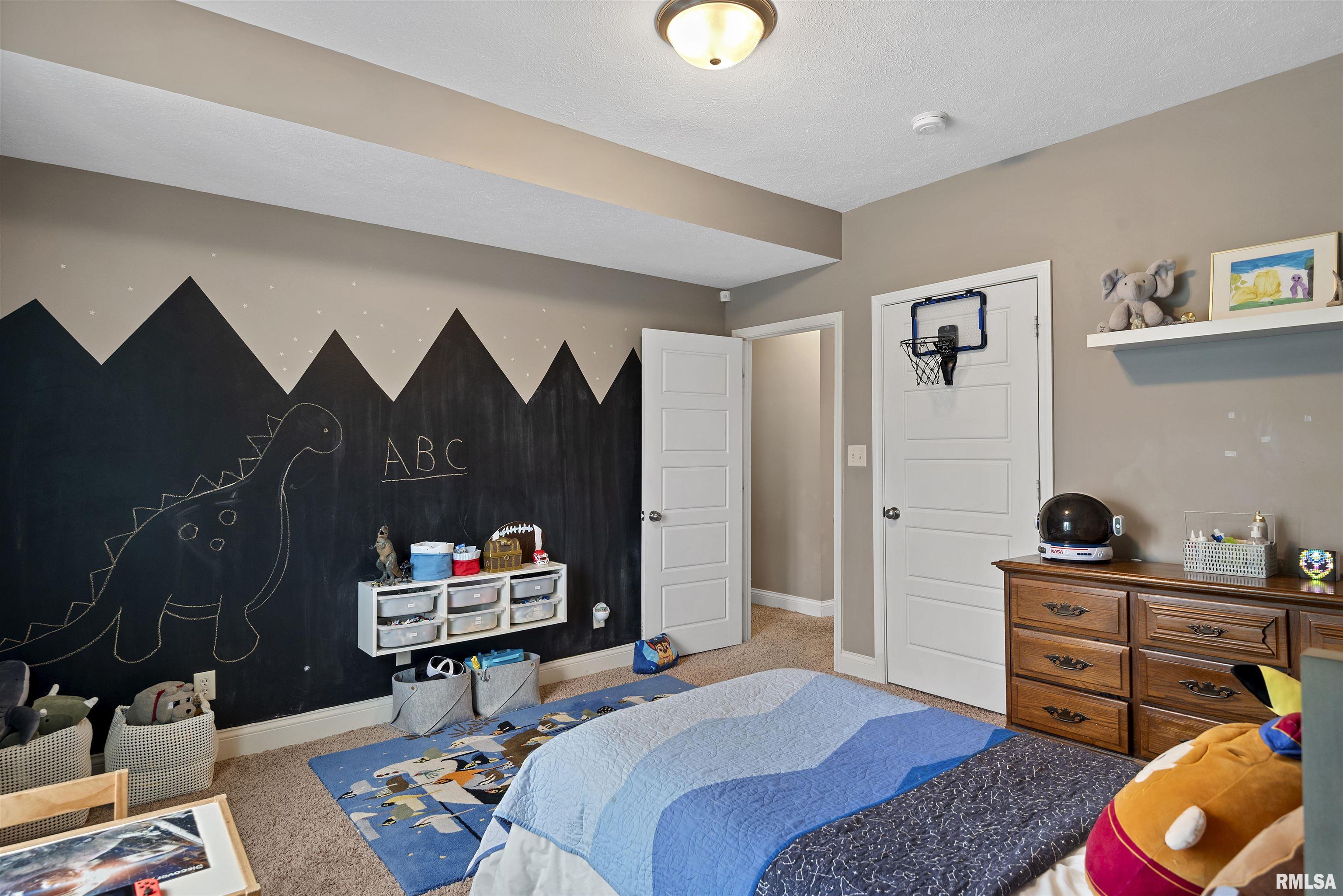 709 S DOUGLAS Avenue