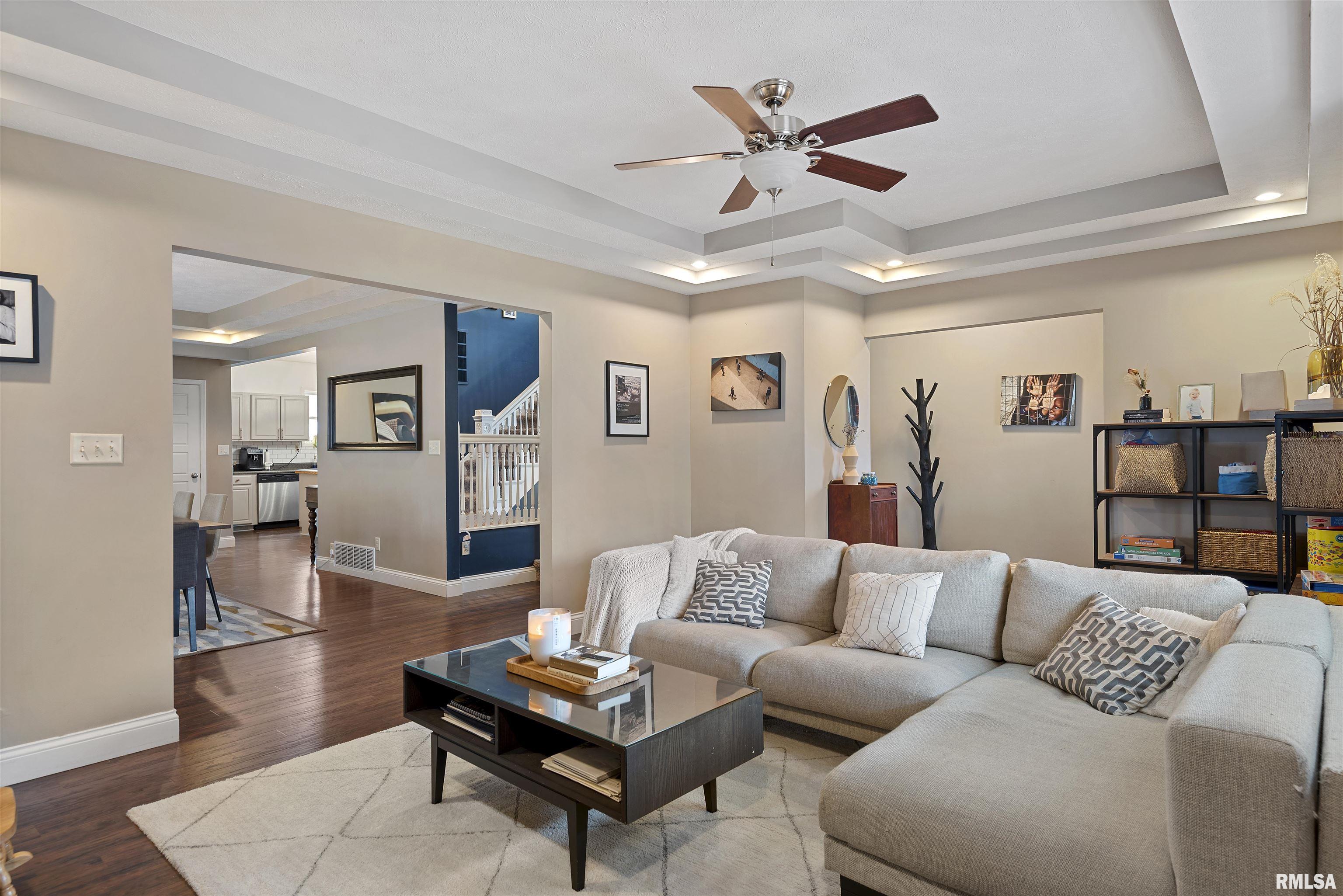 709 S DOUGLAS Avenue