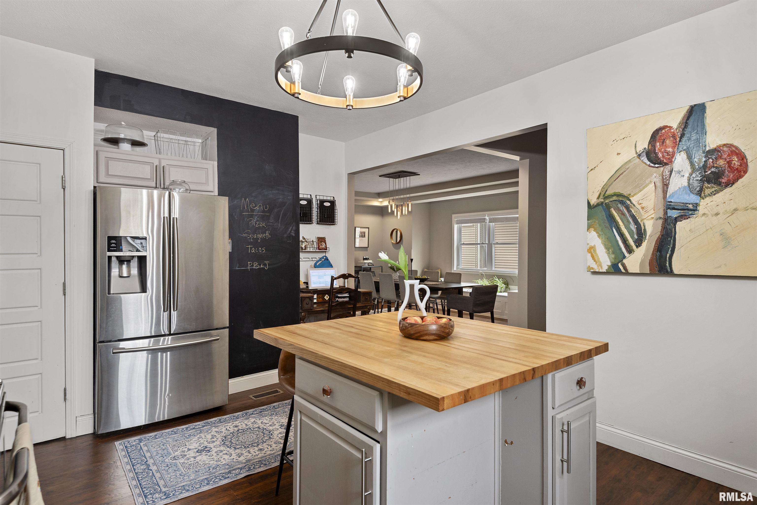 709 S DOUGLAS Avenue