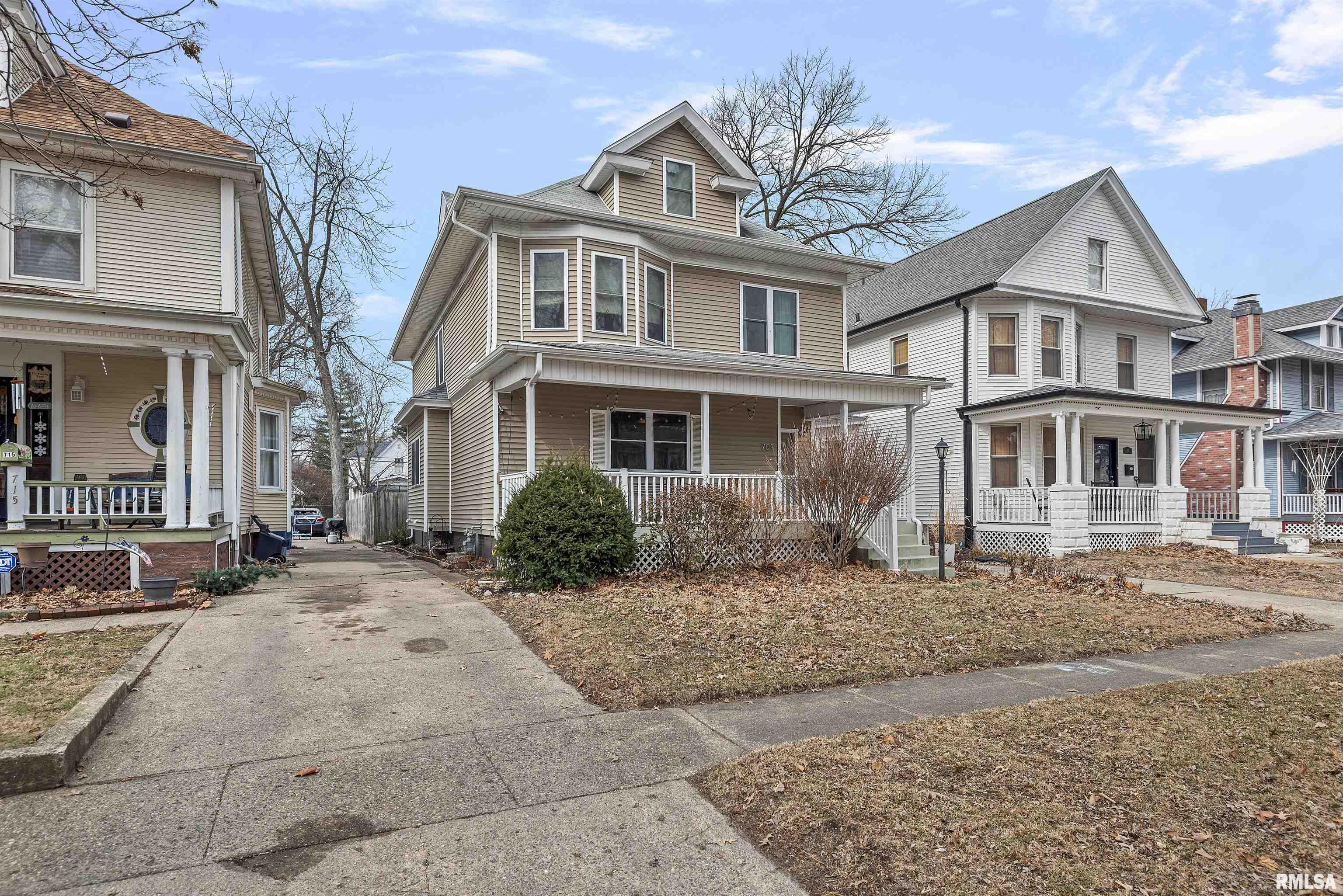 709 S DOUGLAS Avenue