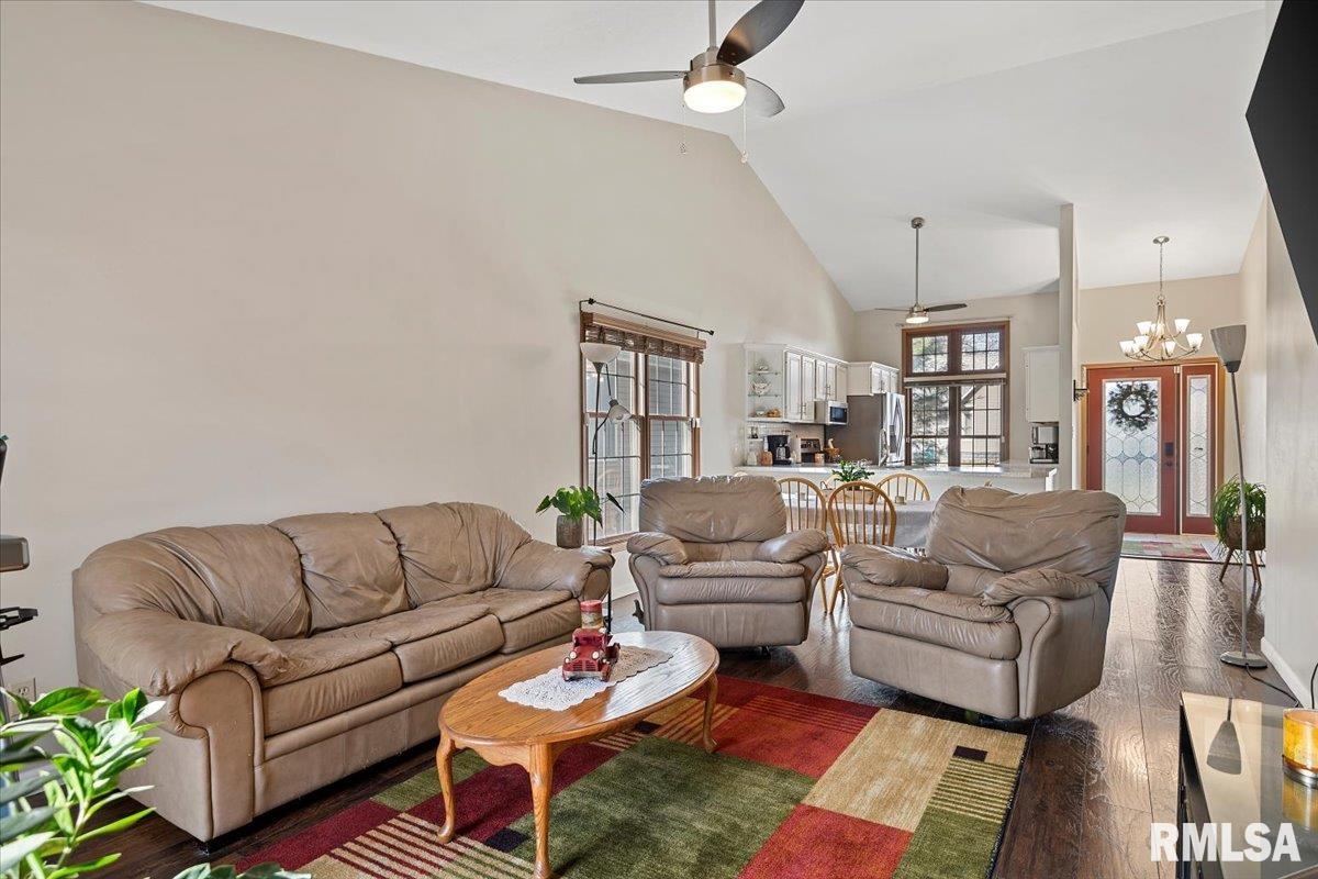 407 S 7TH Street