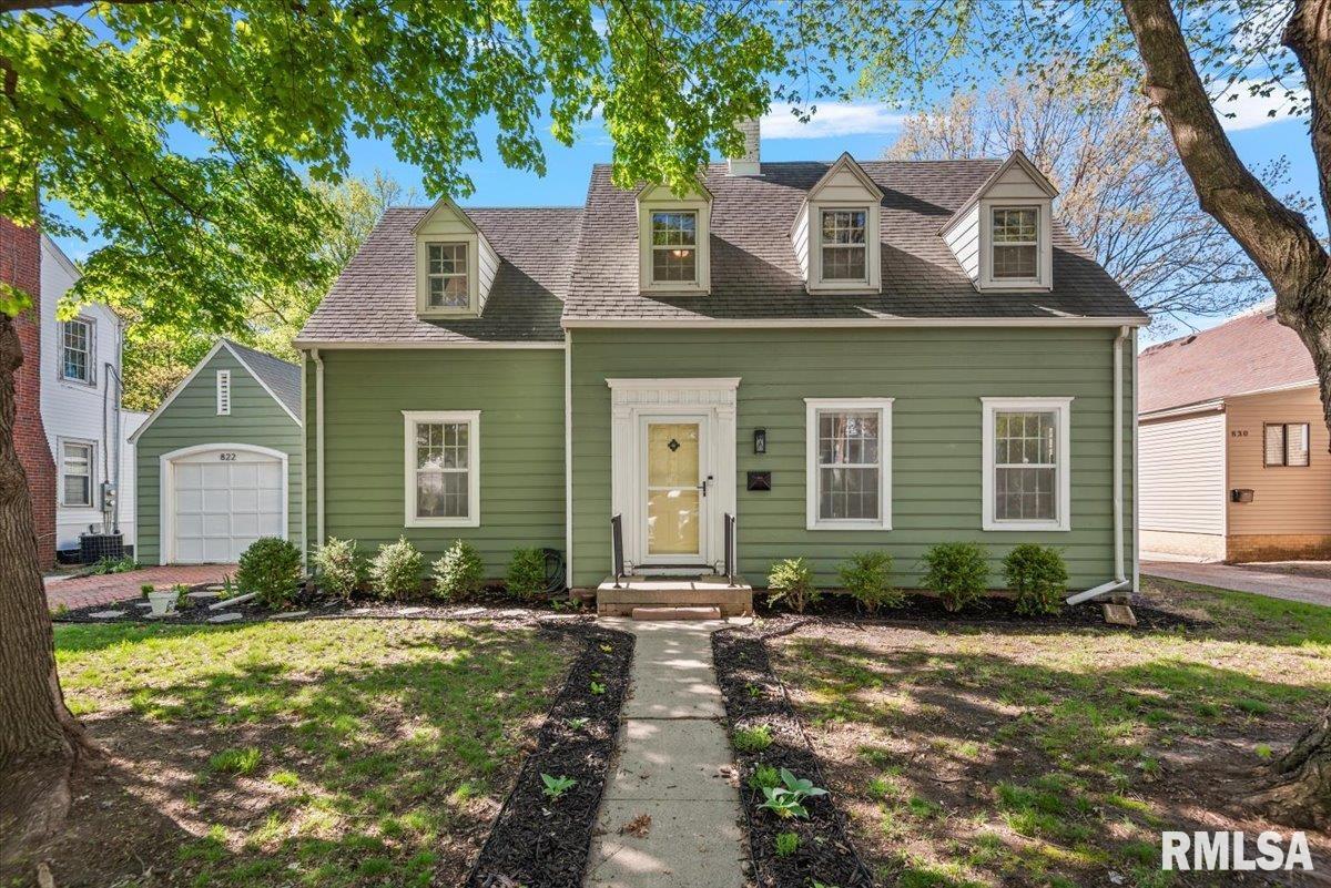 822 W EDWARDS Street